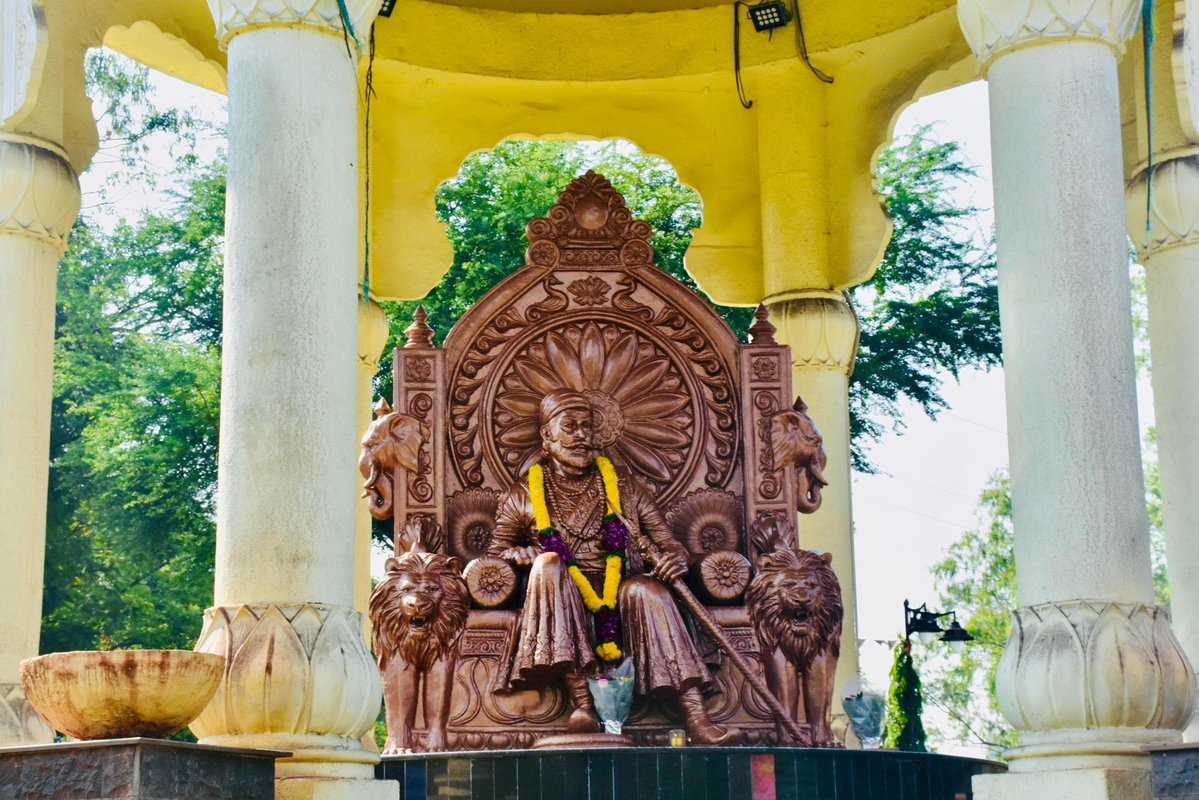 amitrthackeray's tweet image. अखेर सरकारला जाग आली …! 

गेले चार महिने, नवी मुंबई येथे छत्रपती शिवाजी महाराजांचा पुतळा धूळ खात होता. हा फक्त एक पुतळा नाही, तर आपल्या महाराष्ट्राची अस्मिता आहे.