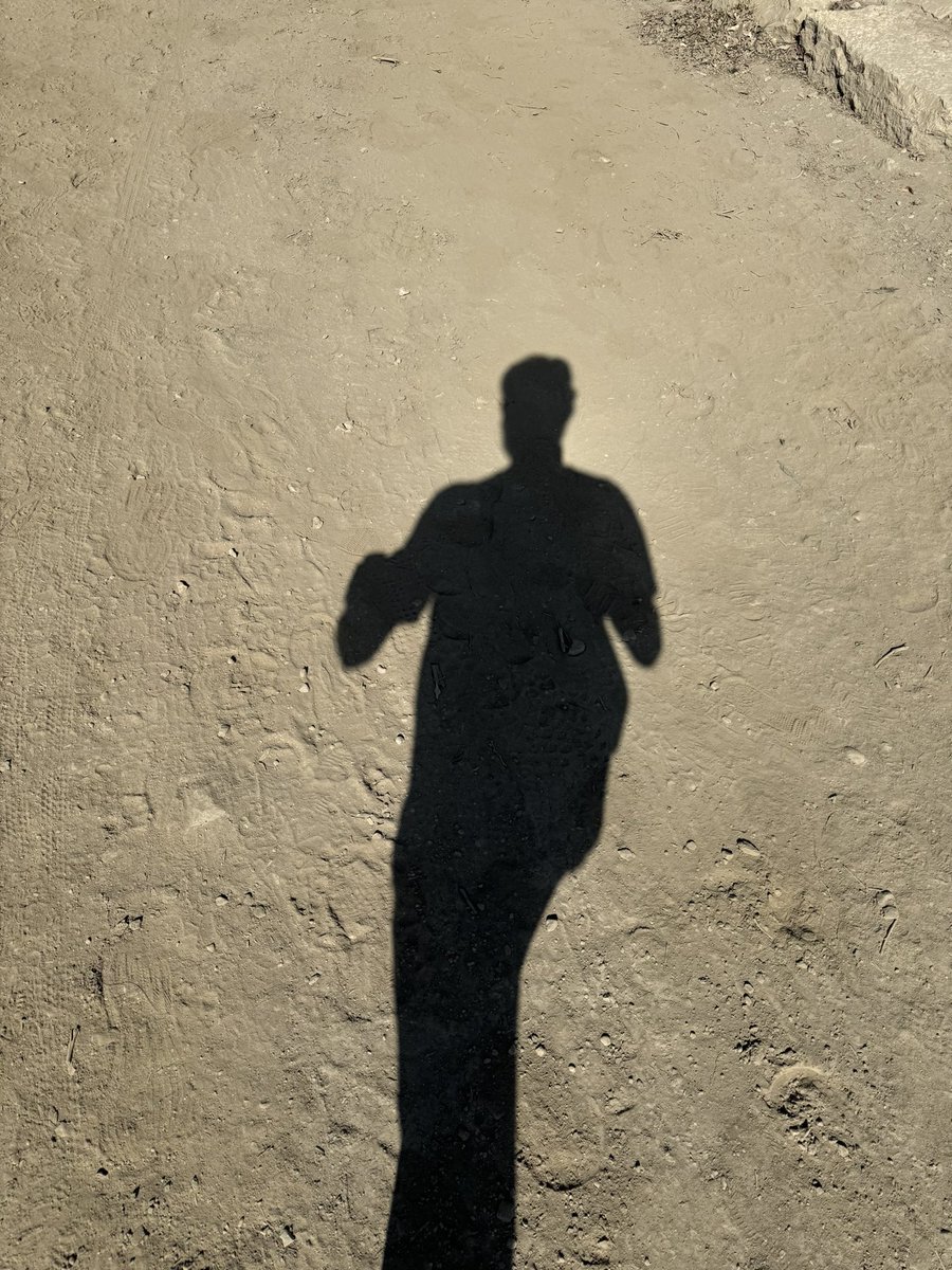 تحرك ظلك اليوم 😉☺️؟
تحرك .. تحرك .. تحرك 🏃‍♀️ 🏃🏼‍♂️ 🏃 
Keep your shadow moving ☺️😉