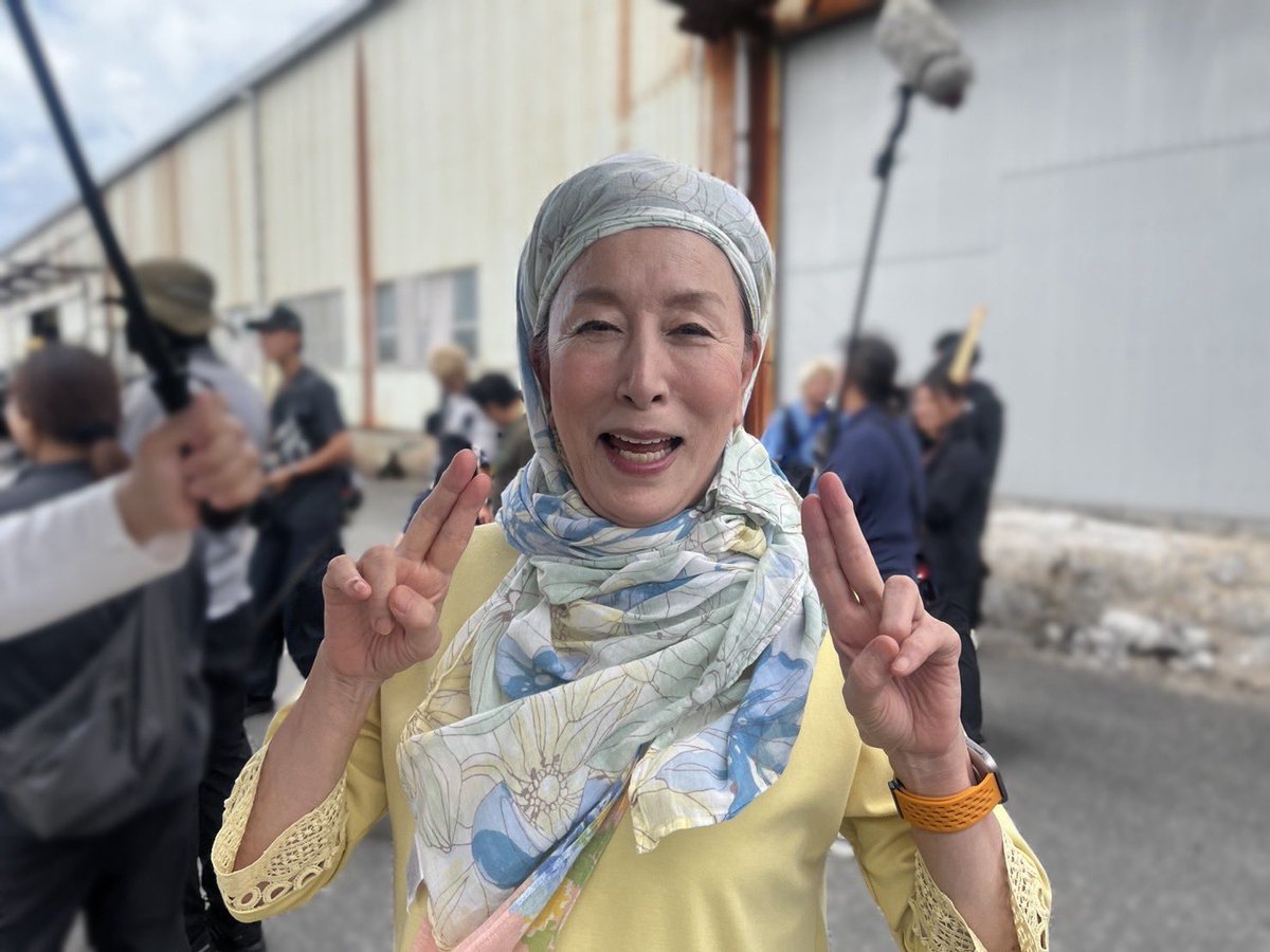 𓂃𓂂𝙀𝙨𝙥 𝙍𝙚𝙥𝙤𝙧𝙩 𓂃𓂂💊

とても風が強かった撮影日🌬️

コンセプトは、
パイナップル売りの女🍍

たくさん売れそうですね…？

#ちょっとだけエスパー 
#高畑淳子
#TVer にて最新話配信中🦸🏻🇯🇵
tver.jp/episodes/ep54q…