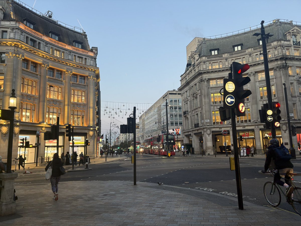 devadam88's tweet image. Morning from Oxford Circus, London 🇬🇧
