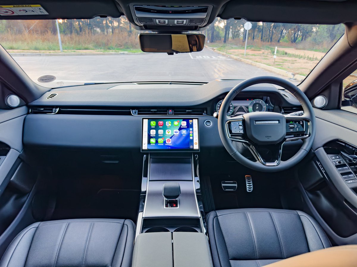 khuleonwheels's tweet image. When the 2.0-litre D200 Range Rover Evoque, offering 147 kW and 430 Nm, led an impressive matric dance convoy, it didn’t just arrive, it commanded attention. Parents and varsity-ready teens raved about its floating roof, flush…
#RangeRover #RangeRoverEvoque #EvoqueD200