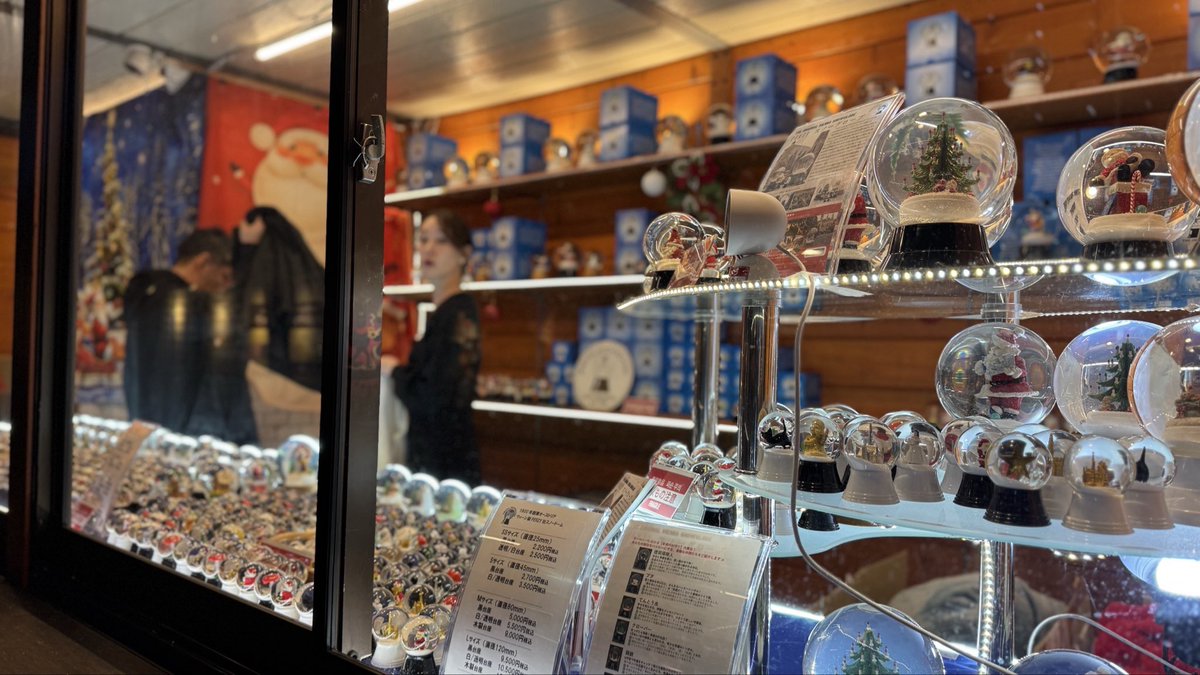 スノードーム☆ミュンヘンクリスマス市☆極美品☆ガラス製スノードーム こんにちは。スノードーム屋さん🥳です。 本日から札幌大通公園で開催