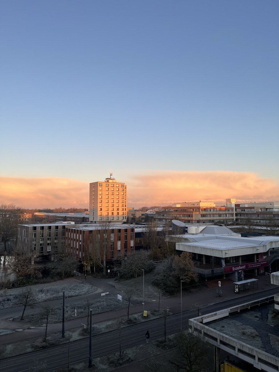agra_uni_bremen's tweet image. Uhhhhh, it‘s cold outside 🥶❄️ kommt gut an der Uni an und guten Morgen!
*
#frost #coldoutside #campus #campuslife @Rolf_Drechsler