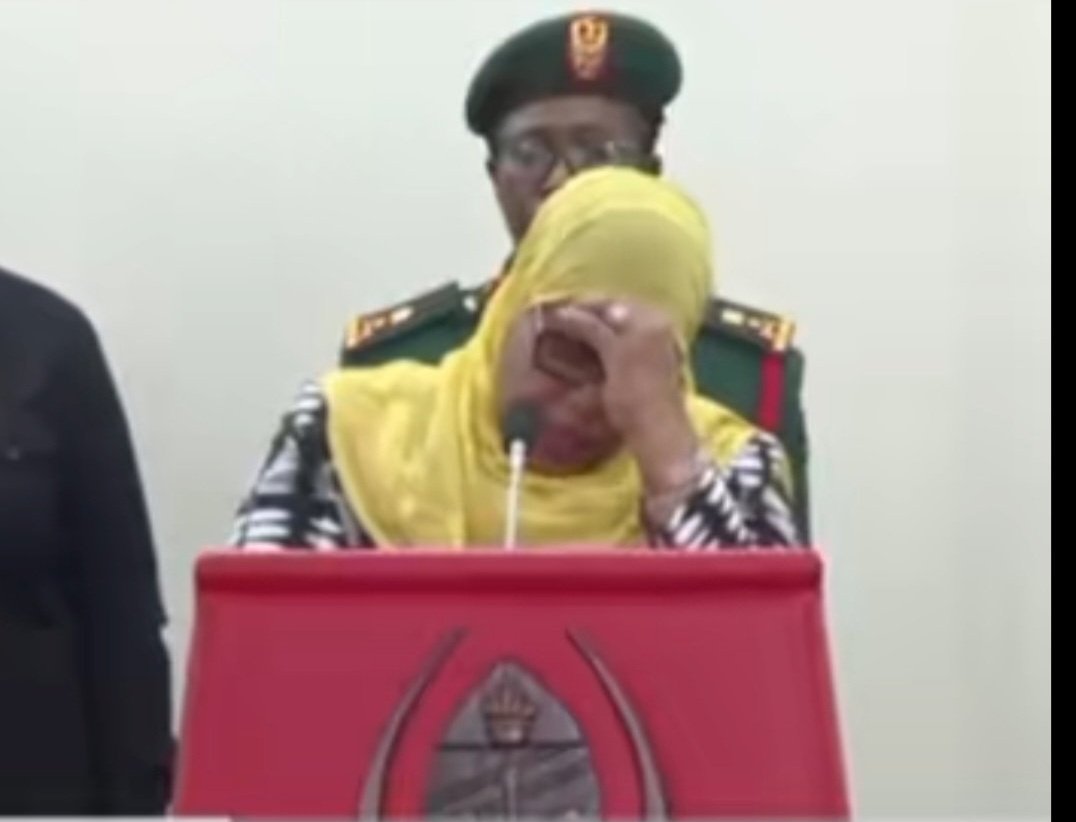 Sativa255's tweet image. Ripoti ya CNN imethibitisha kwa ushahidi uliosheheni POLISI WAKIUA WATU.

Ripoti ya CNN kupitia Satelite imeonyesha maeneo ambayo yanazaniwa kuwa kutakuwa na makaburi ya HARAIKI ya ndugu zetu.

Ripoti ya CNN imesema maelfu ya WATANZANIA wameuliwa nchi ikiwa GIZANI.

Kiufupi…