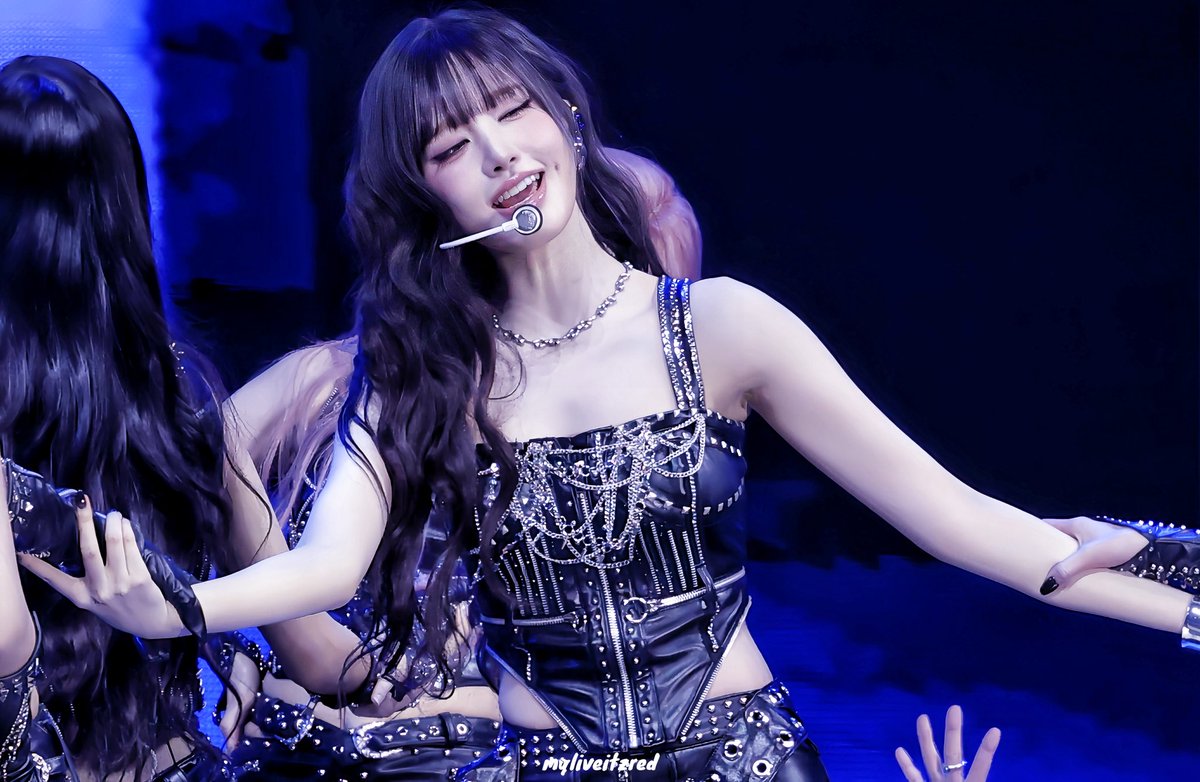 myliveitzred's tweet photo. Happy LIZ day🎉🎁

#LIZ #리즈 
#UNREAL_LIZ_BIRTHDAY
#영원이_리즈를_간직할게 https://t.co/9CGjYJqVvY