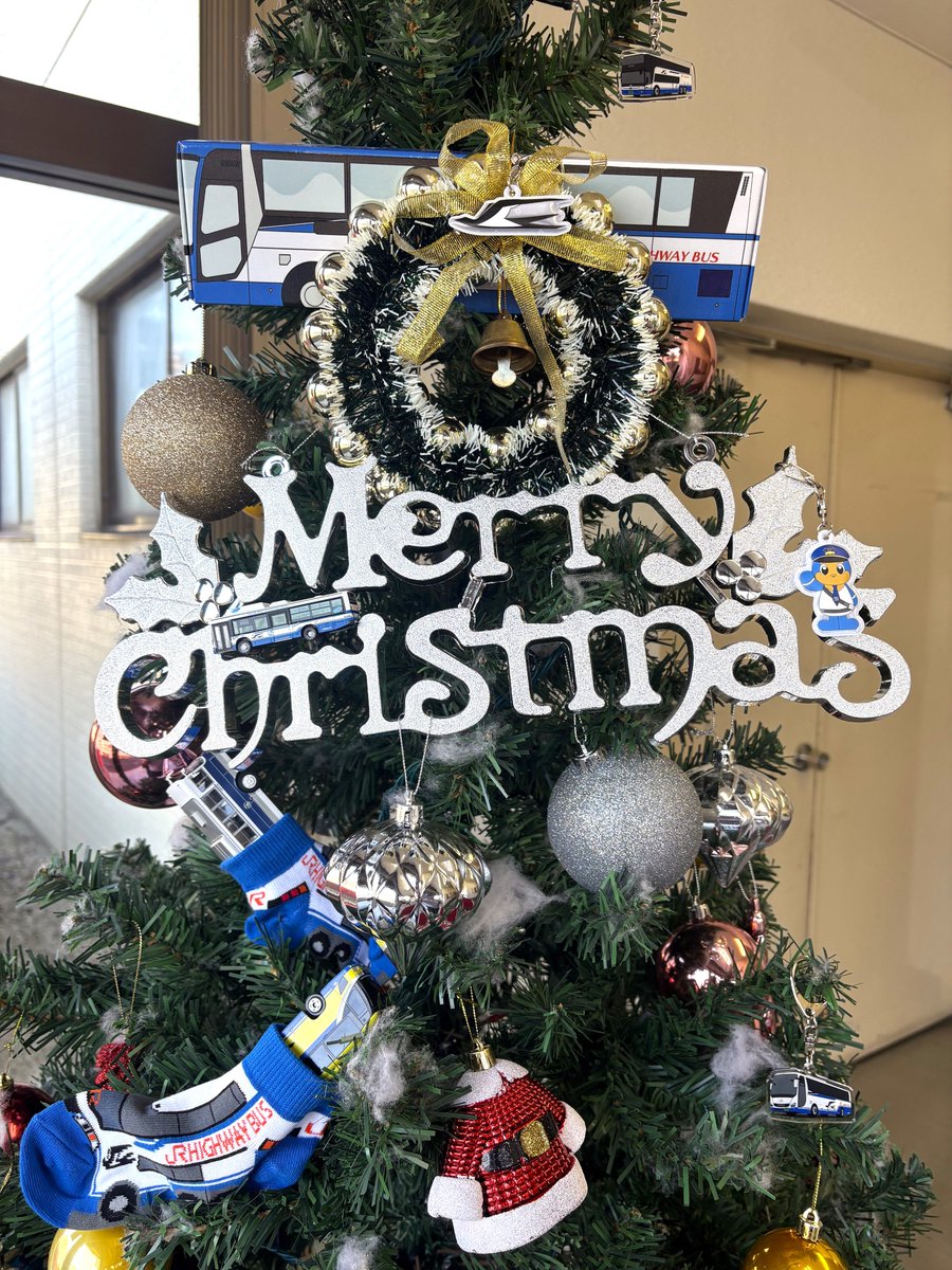 JRtokai_bus's tweet image. バス田です。

12/25(木)の午後、名古屋の車両基地でクリスバス撮影会を開催しバス📸

定員制(50名)かつ、平日開催となりばすが、2025年最後のイベントとなりバス🚍
お楽しみいただける内容かと存じますので、ご都合が合えば是非是非♬

なお、画像は過去のクリスバス画像です。…