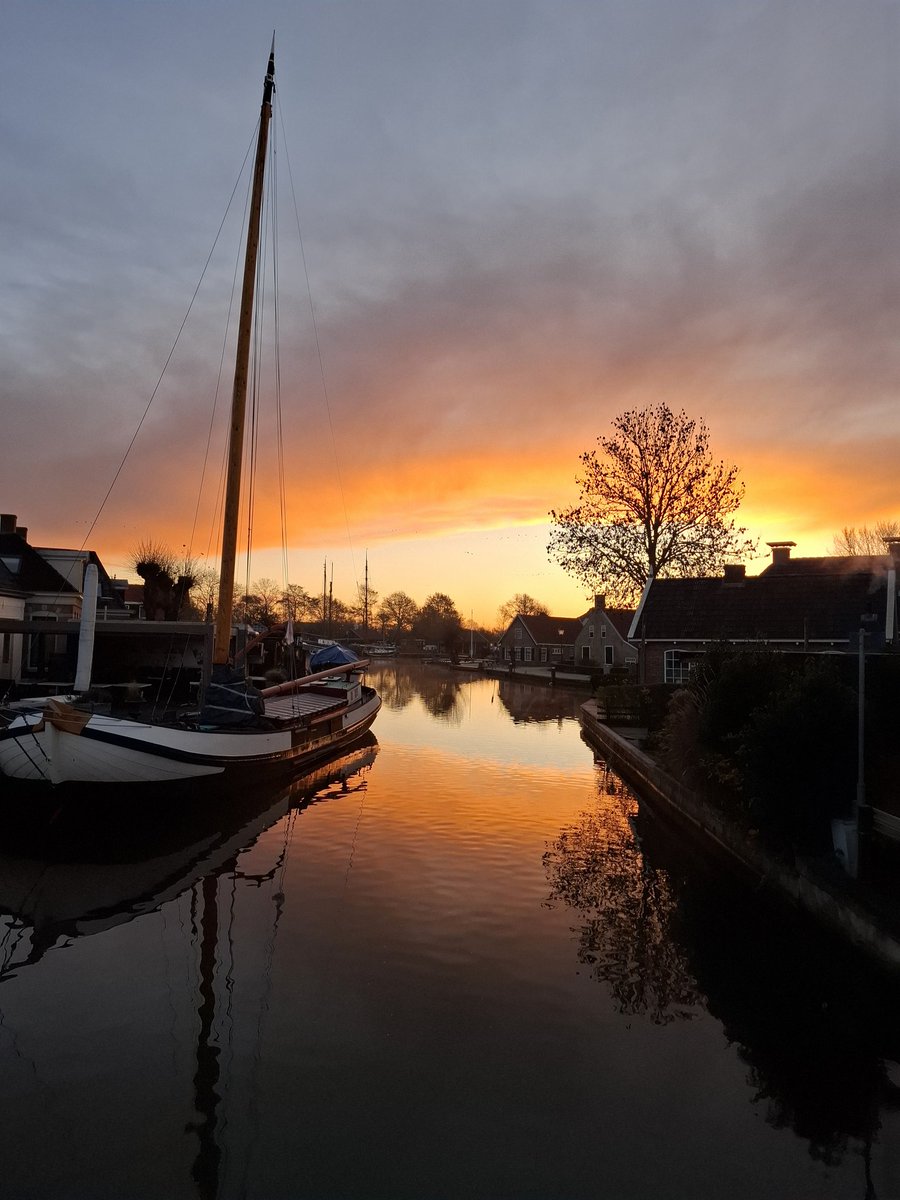 VeldhuisMarjet's tweet image. De prachtige ochtendkleuren lokten me al vroeg naar buiten...

#mooifriesland