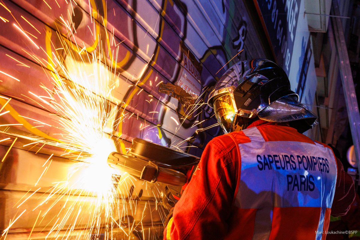 PompiersParis's tweet image. 🚨 [#Intervention] Hier, vers 18h30, les sapeurs-pompiers de Paris sont intervenus pour un feu de boutique dans le Paris 18e.

🔥 Il intéressait un salon de massage de 200 m² au rez-de-chaussée, avec une propagation à un véhicule ainsi qu’à la façade sur deux étages.

🚒 Près de…