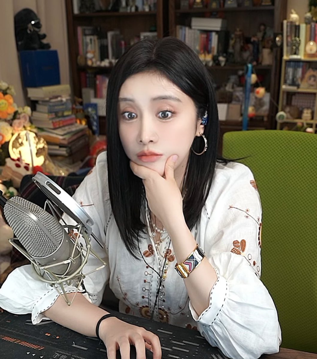 截止到A股收盘，我今天亏损了77.67万……
这他妈和4.7关税那一波有啥区别。
不知道晚上的美股，还有什么惊喜是朕不知道的……

不行了我想关软件再也不看了
等🐮什么时候醒了我再醒
但又怕不看更恐怖直接爆仓

亏得我骂人的力气都没有了……
😇😇😇😇😇😇😇