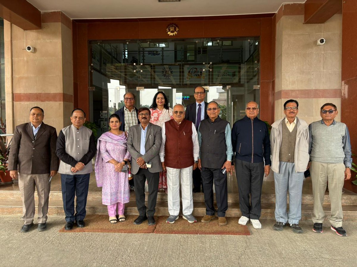 LucknowManagem3's tweet image. Thanks to CSIR-CDRI for an enriching and inspiring visit for Lucknow Management Association Members!

Thanks to Dr. Sanjeev Yadav &amp;amp; Dr. Naseem Ahmed Siddiqui for the insightful tour NMR,AI Lab where advanced AI accelerates research and development. 
@CSIR_CDRI @LMAlucknow