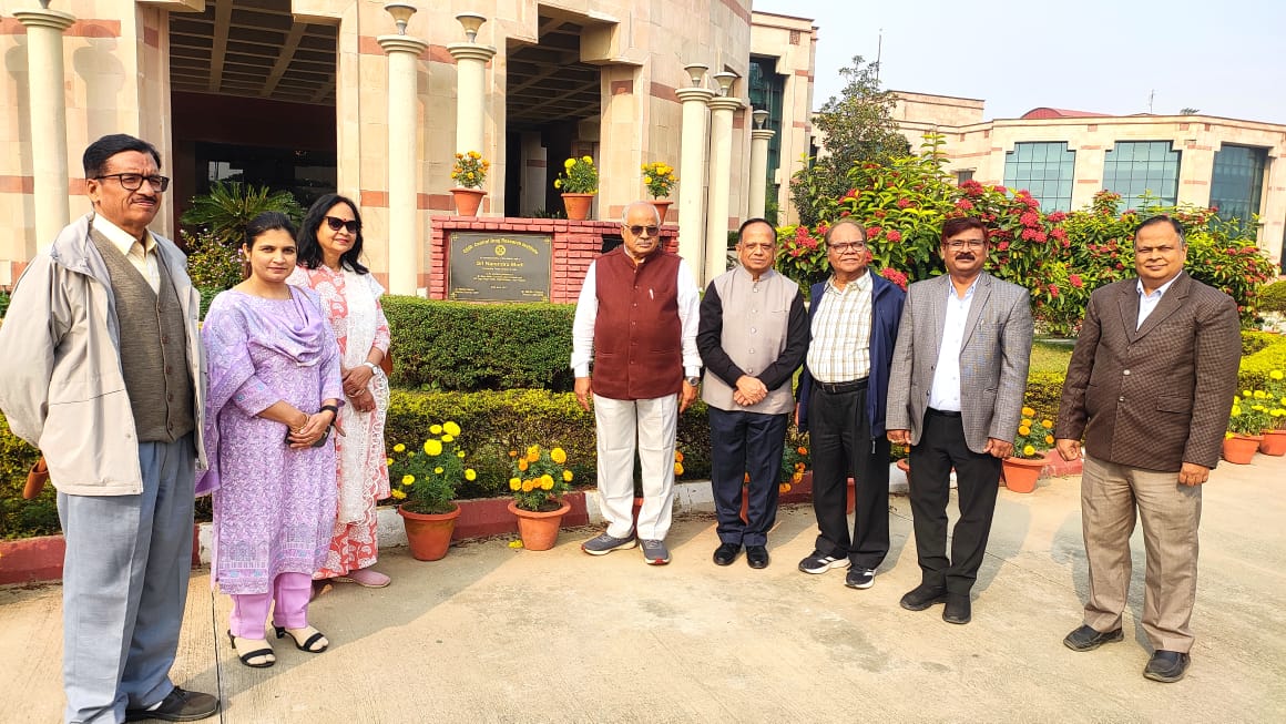 LucknowManagem3's tweet image. Thanks to CSIR-CDRI for an enriching and inspiring visit for Lucknow Management Association Members!

Thanks to Dr. Sanjeev Yadav &amp;amp; Dr. Naseem Ahmed Siddiqui for the insightful tour NMR,AI Lab where advanced AI accelerates research and development. 
@CSIR_CDRI @LMAlucknow