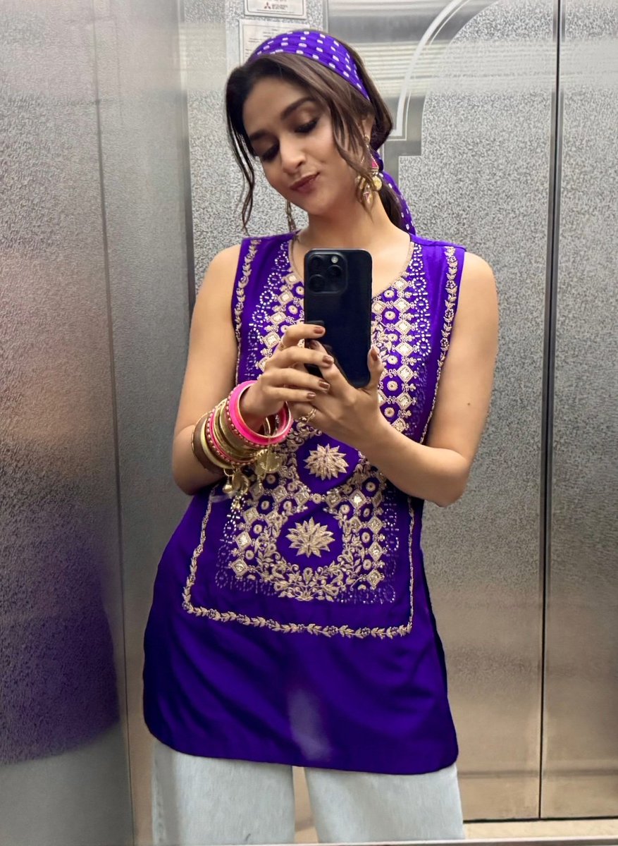 TrendsKeerthy's tweet image. Joy, stitched in purple! 
#RevolverRita 

@KeerthyOfficial #KeerthySuresh