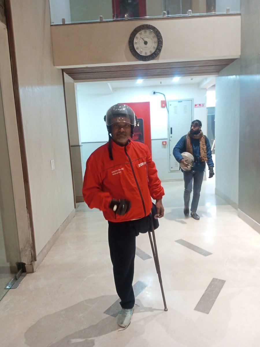 An Indian physically challenged cricketer, known as the “Dhoni of Divyang”, Raja Babu is now working as a food delivery man. Life can be incredibly harsh for some athletes. While most movies glorify stories of rags to riches, very few shed light on those who struggle, fall