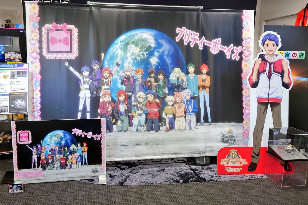 デカチケ見に宇宙の店行ってきました🏃🏻‍♀️ 特典たちと比較してみて