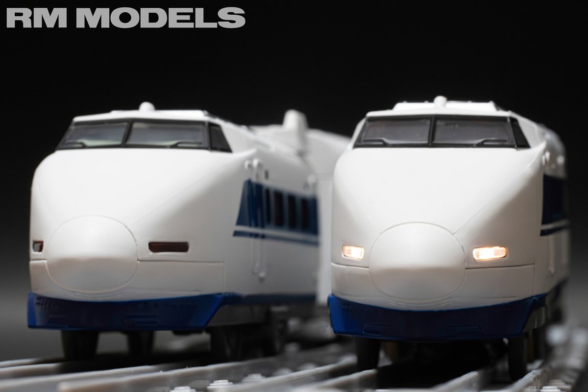 RM_MODELS_neko's tweet image. 明日発売予定の #プラレールリアルクラス 「100系新幹線グランドひかり(ライト付仕様)」。こちらはシリーズ初となる新幹線・ライト付き車両ということで、発表以降注目を集めています。ここでは発売を目前にそのディテールに迫りました。

↓記事・写真はこちら↓
 rail.hobidas.com/feature/529215/