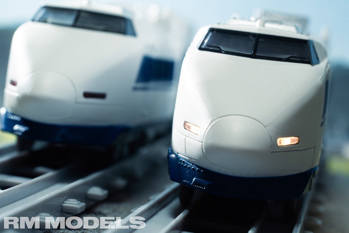 RM_MODELS_neko's tweet image. 明日発売予定の #プラレールリアルクラス 「100系新幹線グランドひかり(ライト付仕様)」。こちらはシリーズ初となる新幹線・ライト付き車両ということで、発表以降注目を集めています。ここでは発売を目前にそのディテールに迫りました。

↓記事・写真はこちら↓
 rail.hobidas.com/feature/529215/