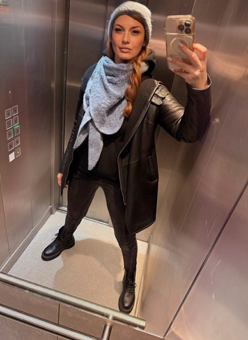 LadyLuxNoir's tweet image. ✨
Impossibly out of your league in every category that matters.
✨