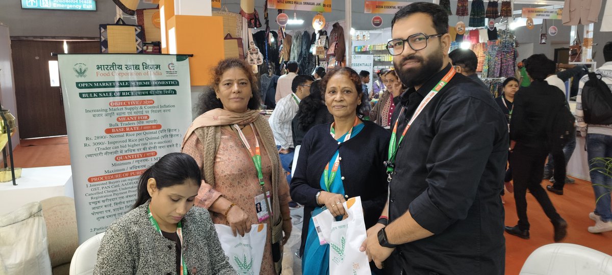 FCI_Delhi's tweet image. 📍 At Bharat Mandapam, Hall 6 – #IITF2025, FCI’s commitment to accessible, quality foodgrains is drawing massive public interest.

🌾 Visitors have already purchased over 2600 kg of rice within a week—celebrating affordability, trust, and unity across States.
#FCI 
#FoodSecurity