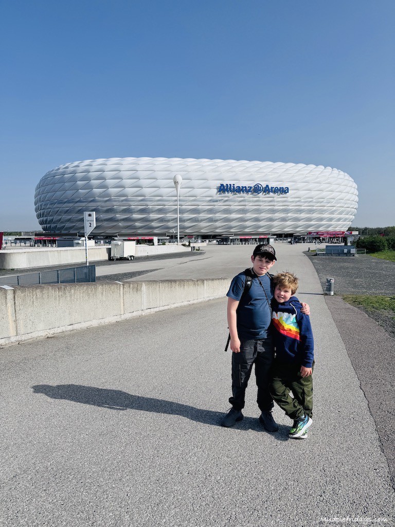 Make sure you add the food market Viktualienmarkt to your itinerary it is open all week round and a great way to taste delicious food at a reduced price.

Read more 👉 lttr.ai/AlRim

#TrainTravel #EuropeanTrainJourney #Interrail