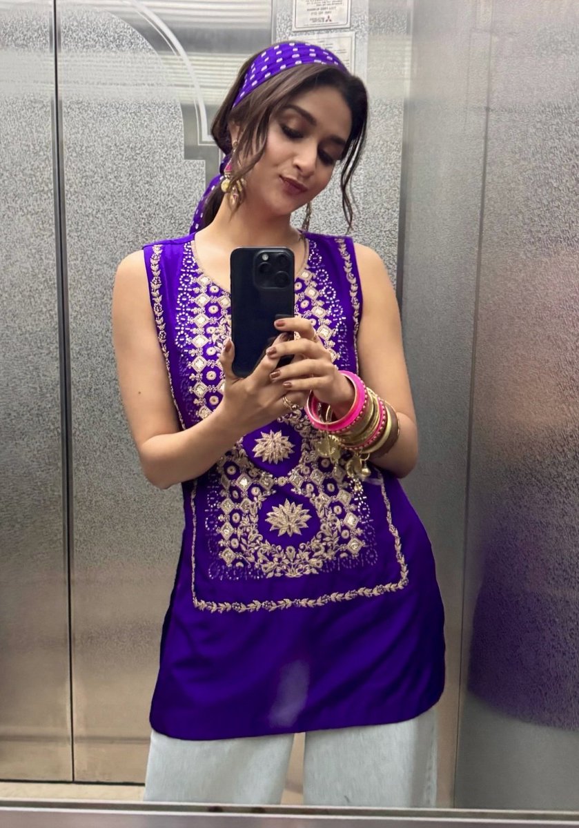 SillaraiSiruvar's tweet image. #KeerthySuresh 

@KeerthyOfficial