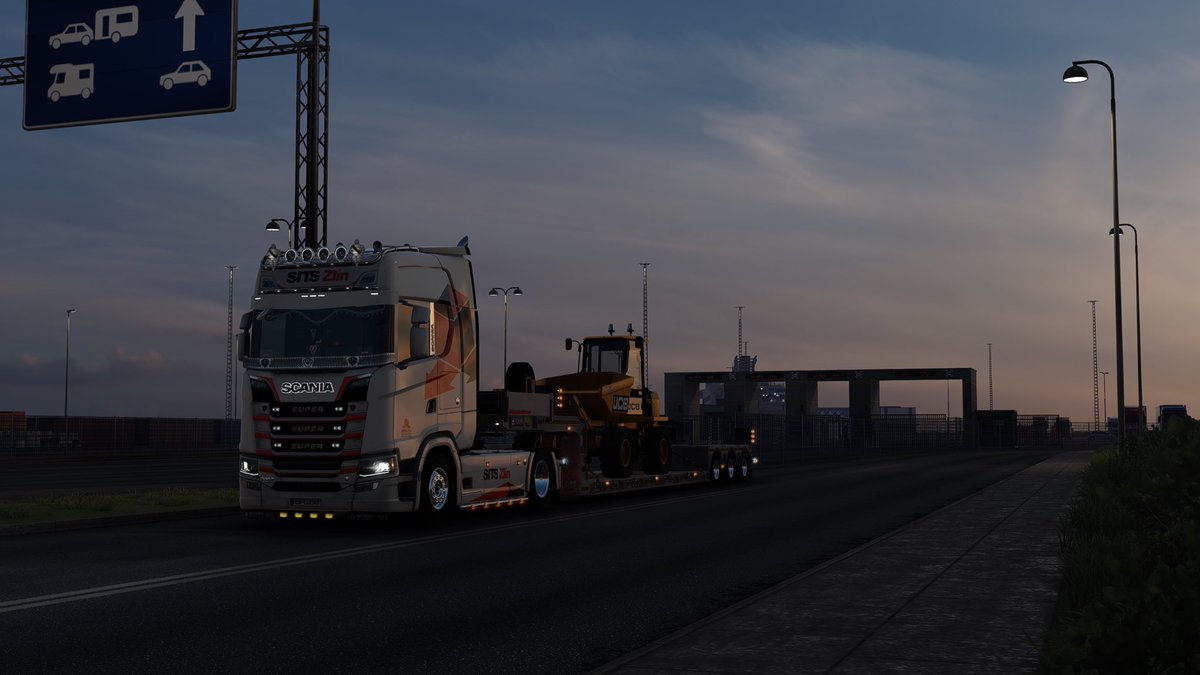 lucaspajak's tweet image. I&apos;ve always loved this King of The Hill truck, but this new interior is gorgeous.
Thank you @SCSsoftware and @ScaniaGroup 
#ETS2
#BestCommunityEver