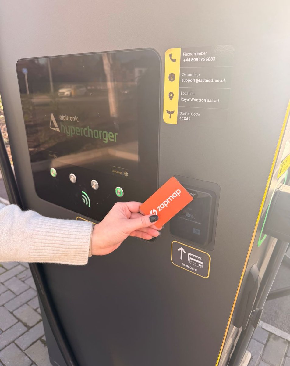 zap_map's tweet image. Just off the M4 in Wootten Basset you&apos;ll find a @Fastned ultra-rapid hub, perfect for commuters headed to Swindon/drivers en-route to the South West.
Easily find &amp;amp; pay for your charging with the Zapmap app, or grab a charging card to pay with just a tap: bit.ly/4pajrWt