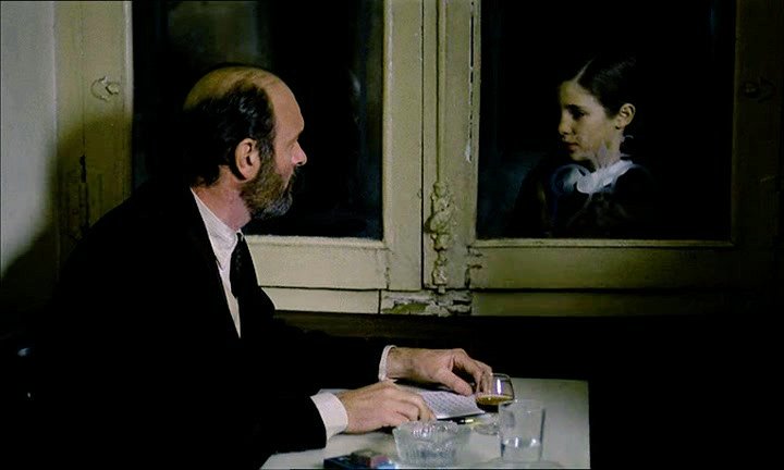 "Existe un gran misterio
en todas las familias. 
Es algo que se hereda. 
No sabes quiénes son
ni ellos saben quién eres".
Marcos Díez. Belleza sin nosotros

📷 La tía Tula. Miguel Picazo
📷 Cría cuervos. Carlos Saura
📷 El espíritu de la colmena. Víctor Erice
📷 El sur. V. Erice