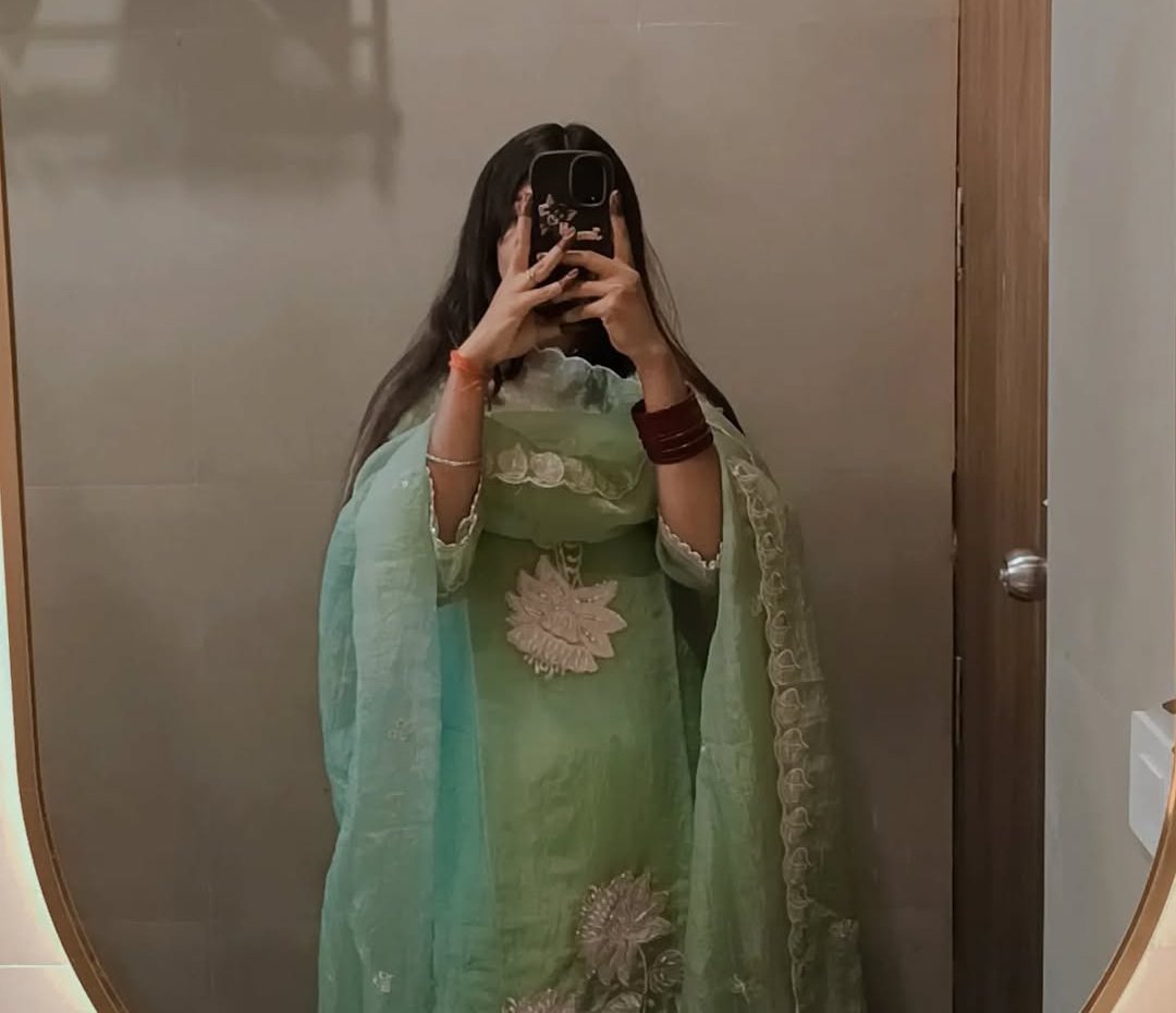 itz_Parmi's tweet image. संभोग के दौरान किसको अधिक आनंद मिलता है - पुरुष या महिला..??? 

बताओ अपनी अपनी राय।😍