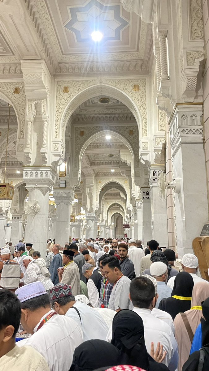 txtdrjkt's tweet image. semoga desek-desekan kita di krl dan tj, bisa jadi latihan buat desek-desekan di sini