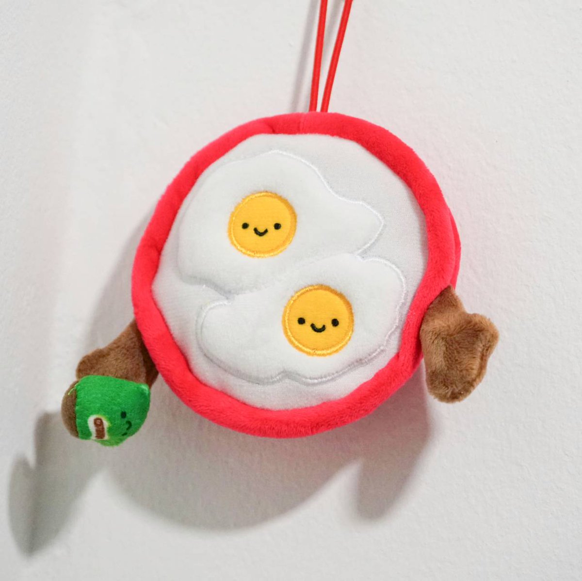 คือไม่รู้จะหลงไมโลหรือตุ๊กตาของแถมก่อนดี น่ารักกกกกก ไข่ดาวที่น่ารักที่สุดในโลก 🥹