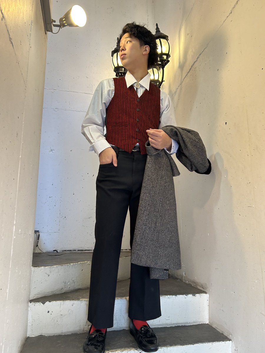 NUTTY_VINTAGE's tweet photo. ▫︎ 80's black velvet  collar chester coat
: new!
▫︎ 50s red×black corduroy vest :new! https://t.co/8919GABfbH