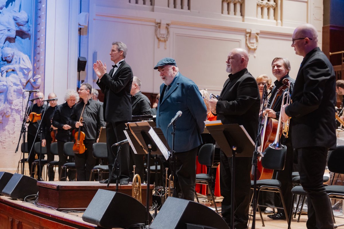 19. listopadu jsme v Obecním domě prožili výjimečný koncert Jan Hasenöhrl &amp; spousta přátel 🎶
Mezi vzácnými hosty vystoupil i legendární trumpetista Randy Brecker 🎺
Dalšími účinkujícími byli - Steven Mercurio, Candace Potts, LaVonte Heard a William Ramsey.
Jan Malý 📸