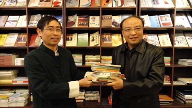 #每日一推良心犯 之一百六十五期：《零八宪章》签署人；曾出版《何家栋纪念文集》、《周舵论民主》、《中国何处去》等民主书籍的北京资深出版人；民主作家涂金灿先生因使用香港的国际书号出版书籍，两年前的今天（2023年11月21日）被以“非法经营”罪刑事拘留；12月底被捕，25年3月28日庭审至今未得音讯