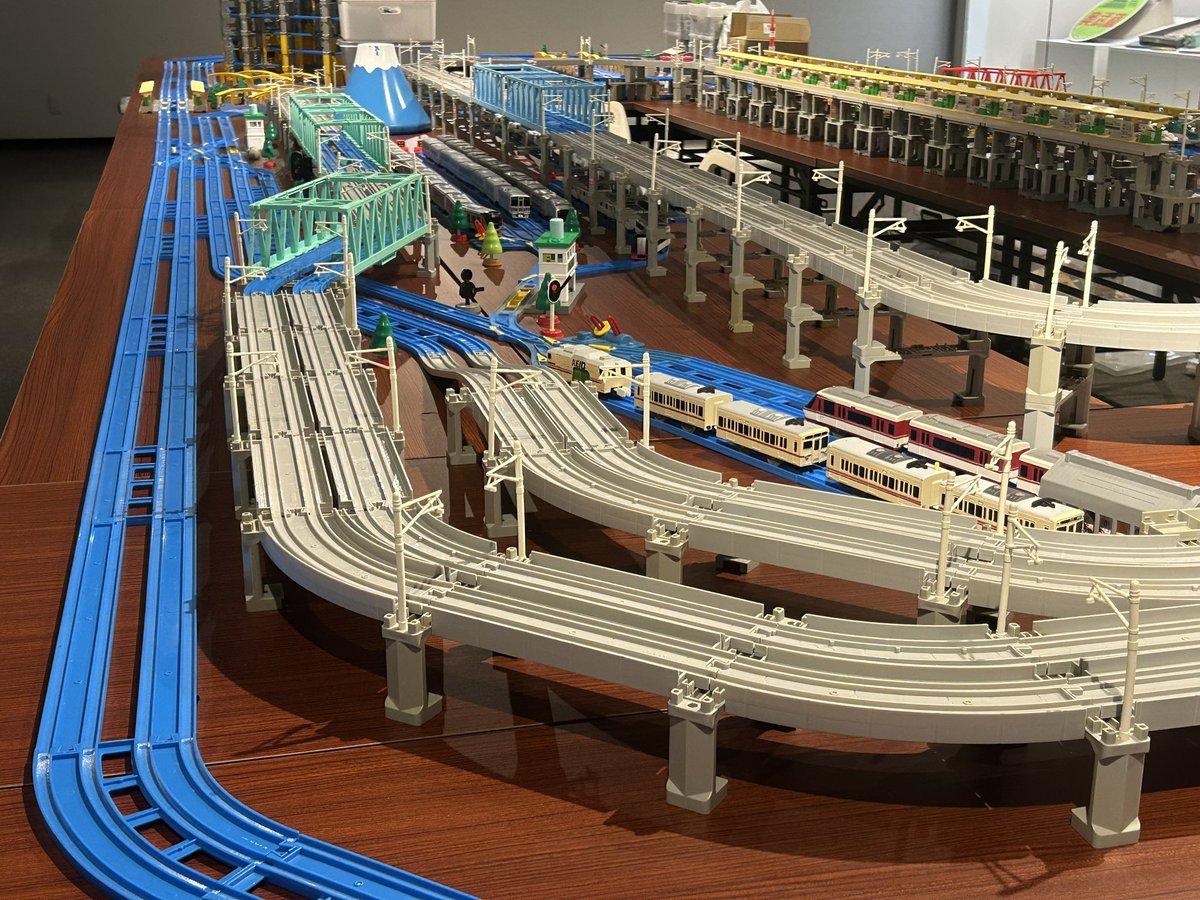 TRUSSFUCHU's tweet image. 明日から府中市郷土の森博物館で&quot;府中武蔵鉄道模型博2025&quot;が開催🚃
TRUSSふちゅうは今年もプラレールを担当させていただきました！！
お近くの、お時間あるご家族の皆さん、どうぞお楽しみください😎

⚠️注意事項(添付画像)をご確認ください。

 #TRUSS_郷土の森2025