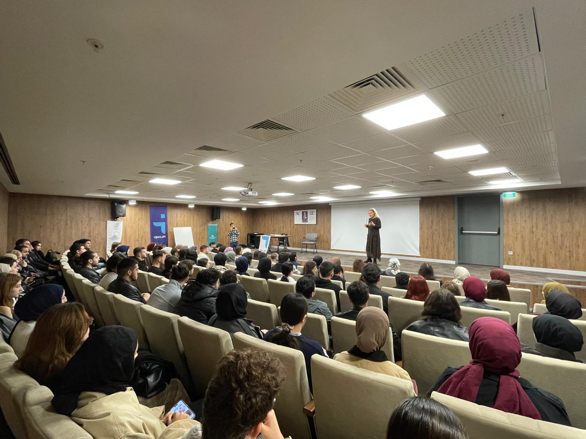 İstanbul Çalışma ve İş Kurumu İl Müdürlüğümüz tarafından Medeniyet Üniversitesinde okuyan ve İŞKUR Gençlik Programı'na katılan öğrencilere bilgilendirme semineri verildi.