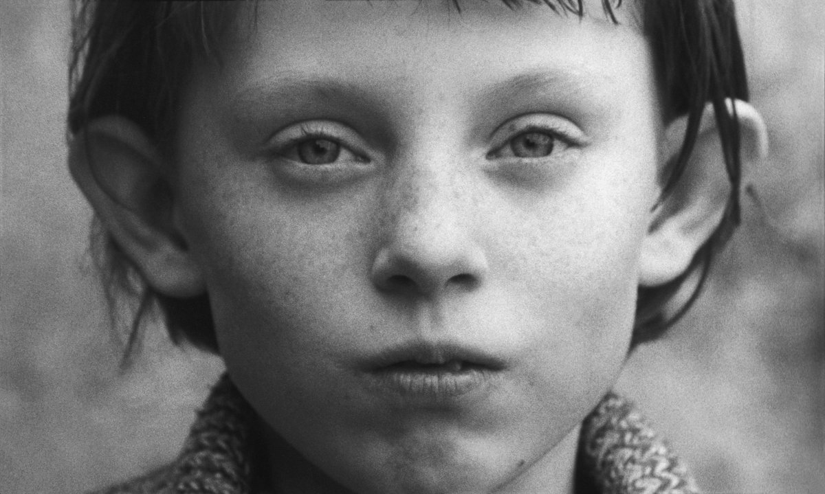 🌠オールナイト『#サタンタンゴ』
11/23㊏23:00－翌6:55＊途中休憩2回あり

🏆2025年ーベル文学賞 クラスナホルカイ・ラースロー受賞記念

救世主がやって来る。悪魔のささやきが聞こえる。
驚異的な長回しで描かれる、タル・ベーラ伝説の7時間18分。さあ、あなたもご一緒に。schedule.eigaland.com/schedule?webKe…