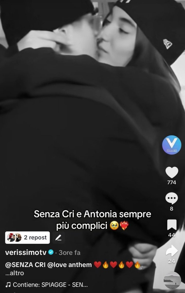 __emanux__'s tweet image. Silvia Toffanin ha le foto delle senzagnocca sul comodino e il thread delle briciole nei salvati di Twitter ed ogni sera se lo riguarda tutto prima di andare a dormire