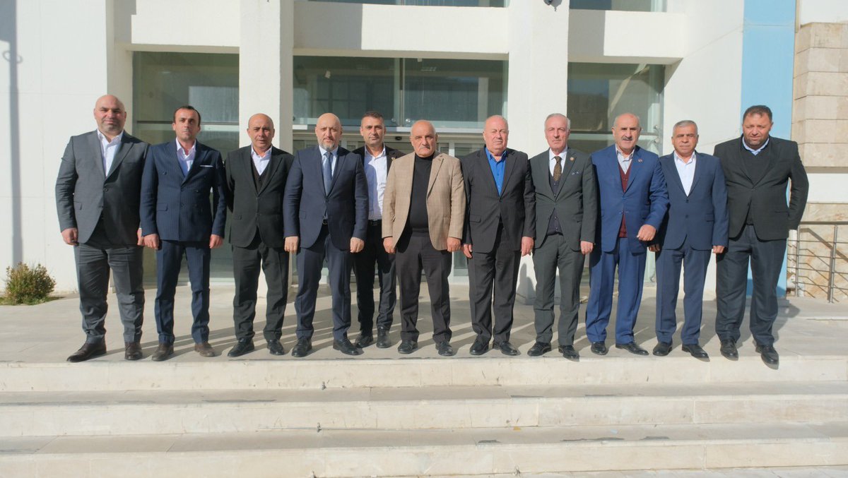 İl Genel Meclis üyelerimiz ile verimli bir toplantı gerçekleştirdik.
Bitlis’imizin geleceğine yön verecek çalışmalarımızı istişare ederek, birlik ve beraberlik içerisinde yol haritamızı güçlendirdik.

Bitlis’imizin gelişimi ve hemşehrilerimizin refahı için yürüttüğümüz