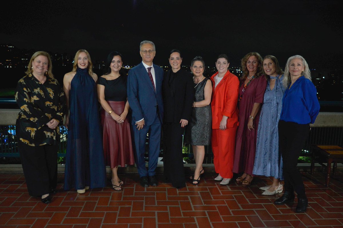 Italy in Venezuela tweet media