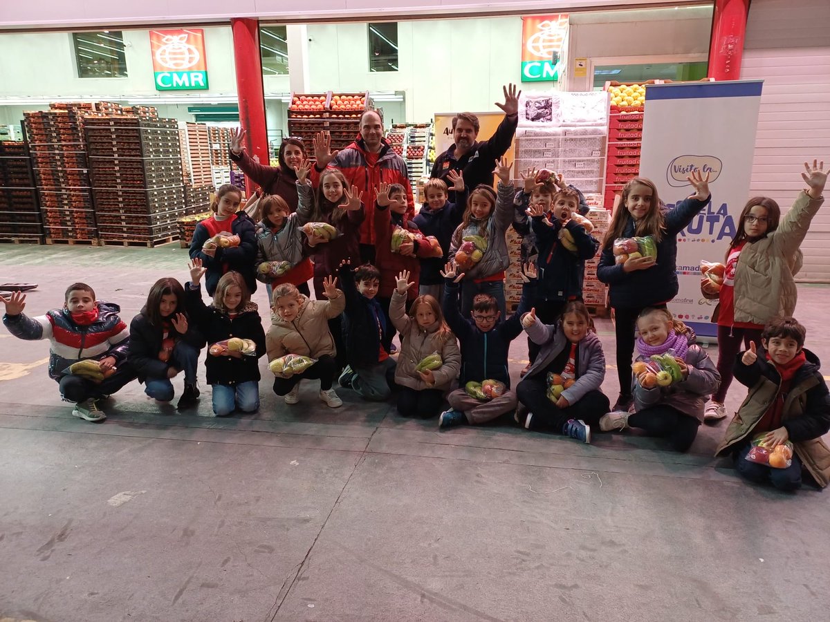 🆙Semana muy completa en la #EscueladelaFruta 🥬🍊

👋Los colegios que nos visitan siguen aprendiendo sobre #frutas #hortalizas y #alimentacionsaludable en el corazón de la alimentación fresca de #Europa

🎁Las empresas les regalan deliciosas muestras para que disfruten durante y