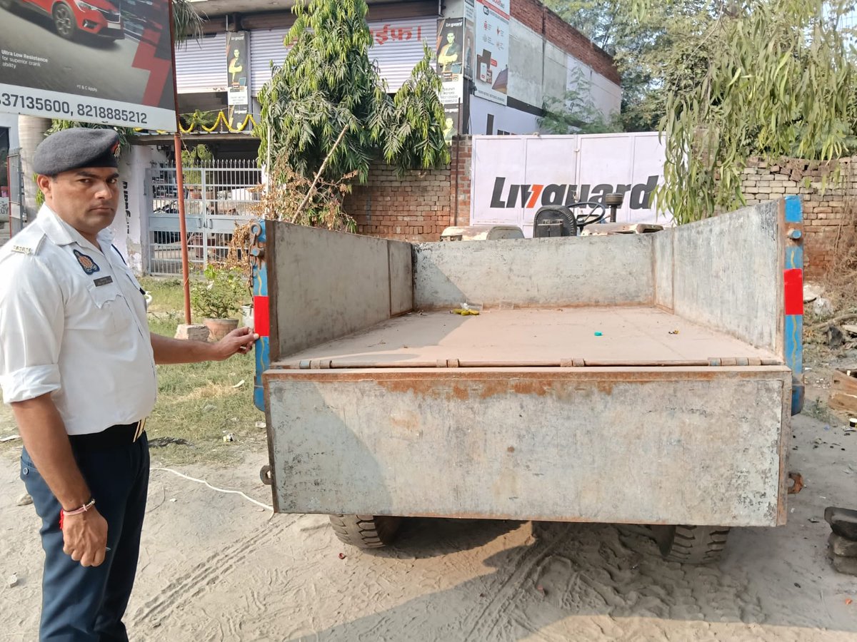 Hapur Traffic Police tweet media