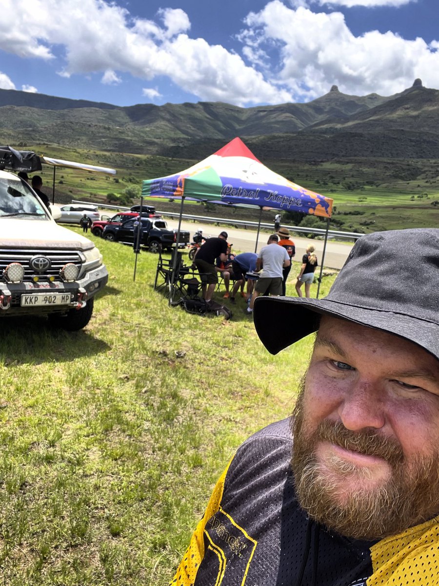 The real Roof of Africa is setting up Gazebos next to the route, having a braai and drinking Maluti. 😎

#Lesotho #enduro #braai #lekker