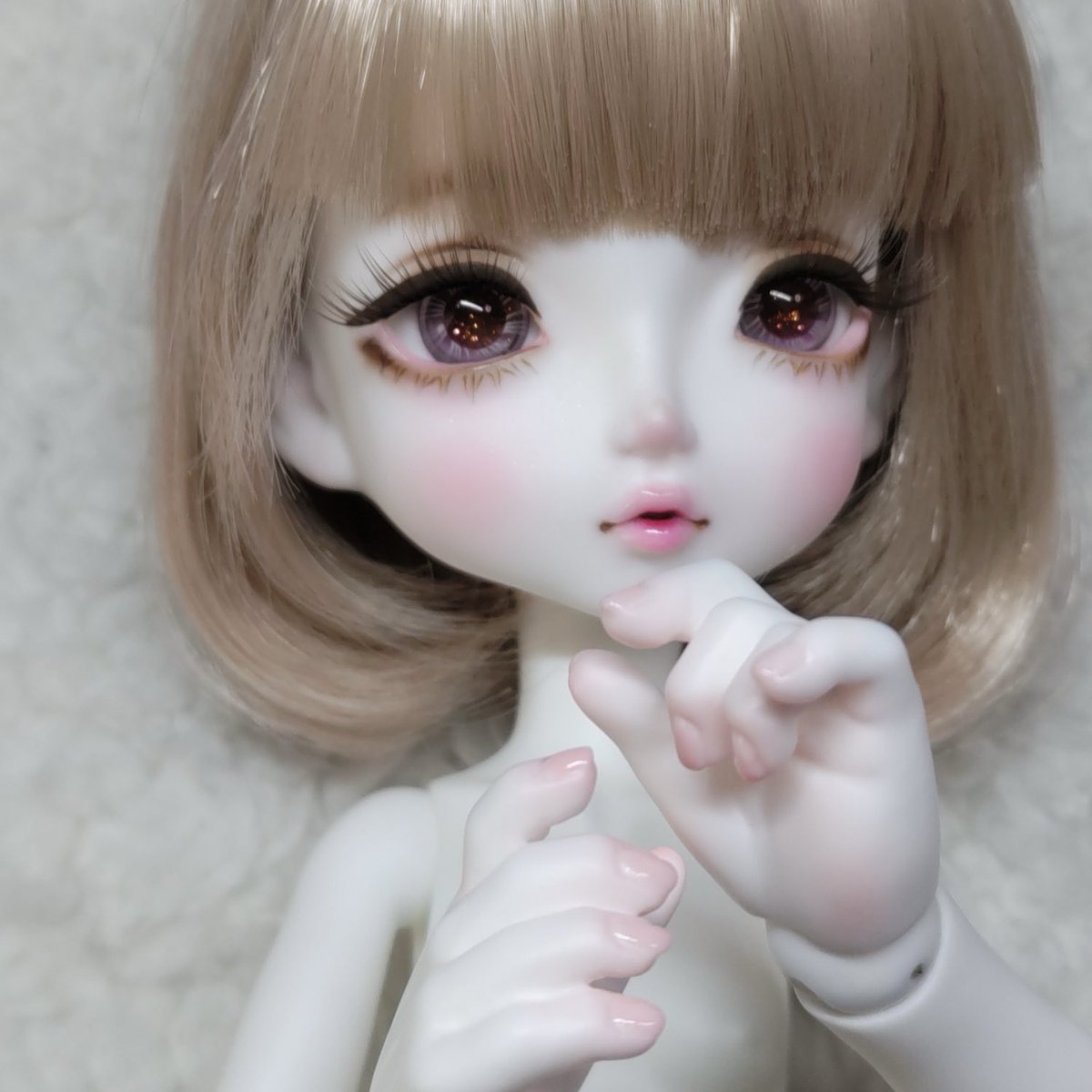 少し時間が空いてしまいましたが先日メイクしたルナのボディが用意出来ました☺️ホワイトとアイボリースキンです。モアベーシックプラスタイプでフェイスメイクとハンドパーツのみ赤みを施してあります😚近日キノコジュースショップにて販売予定です。よろしくお願いします😊