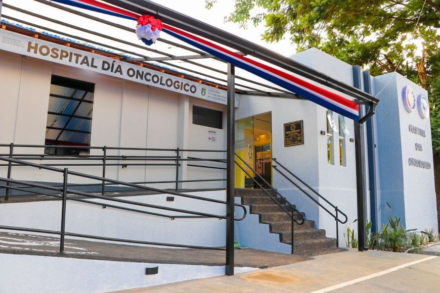Hospital Día Oncológico de Concepción celebra primer año con más de 3.000 atenciones
 
El Hospital Día Oncológico, ubicado en el Hospital Regional de Concepción, conmemora su primer año de funcionamiento con 3.151 pacientes atendidos, acercando terapias y controles especializados