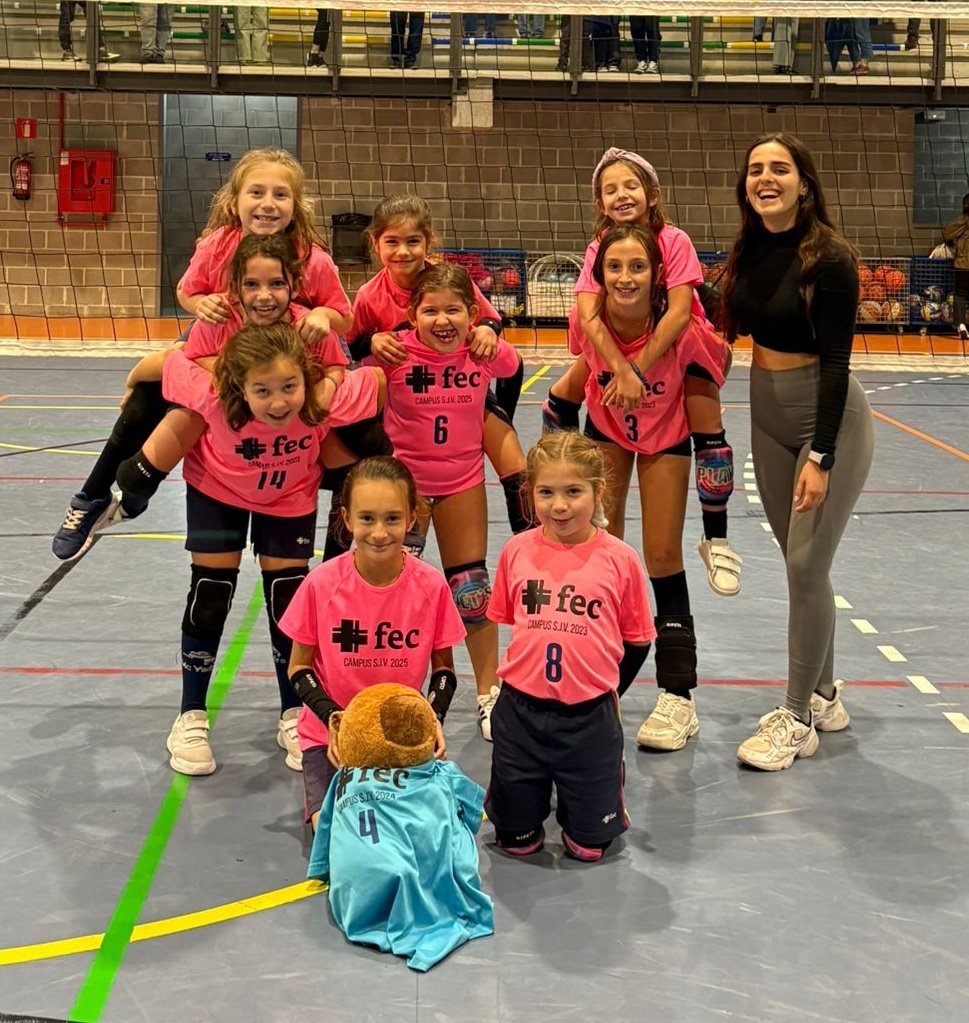 xtrafec's tweet photo. 🏐VÓLEY🏐

El Benjamín B, Infantil B y Juvenil B, los tres entrenados por Irene, ya han puesto en marcha su aventura por la liga. Poco a poco se irá notando el esfuerzo y las ganas que tienen las jugadoras.

¡A por todas!

@fecsjv @ampafecsjv @colegiosfec https://t.co/oF5t25td3R