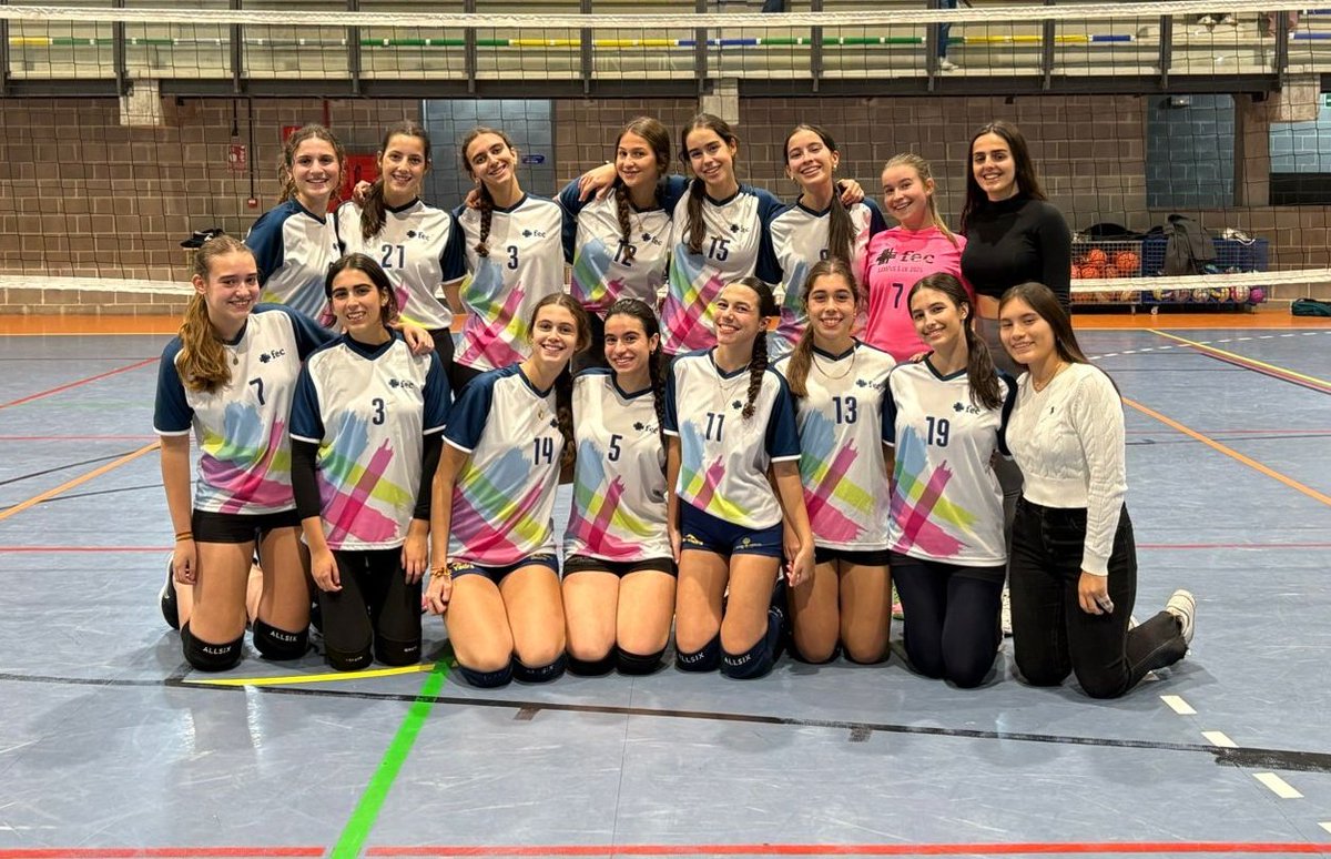 xtrafec's tweet photo. 🏐VÓLEY🏐

El Benjamín B, Infantil B y Juvenil B, los tres entrenados por Irene, ya han puesto en marcha su aventura por la liga. Poco a poco se irá notando el esfuerzo y las ganas que tienen las jugadoras.

¡A por todas!

@fecsjv @ampafecsjv @colegiosfec https://t.co/oF5t25td3R