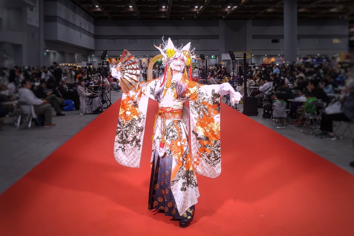 #ワンコインランウェイ 
#デザフェス62
暗闇精神病棟の有能売り子のワンコさん <a href="/wanko316/">デュラハンとなったU・ω・U(ぽち)</a> が私のランウェイもスマホ撮影してくださってました✨😭しごでき過ぎぃ…✨🤣
#角処夏梅 #創作コス