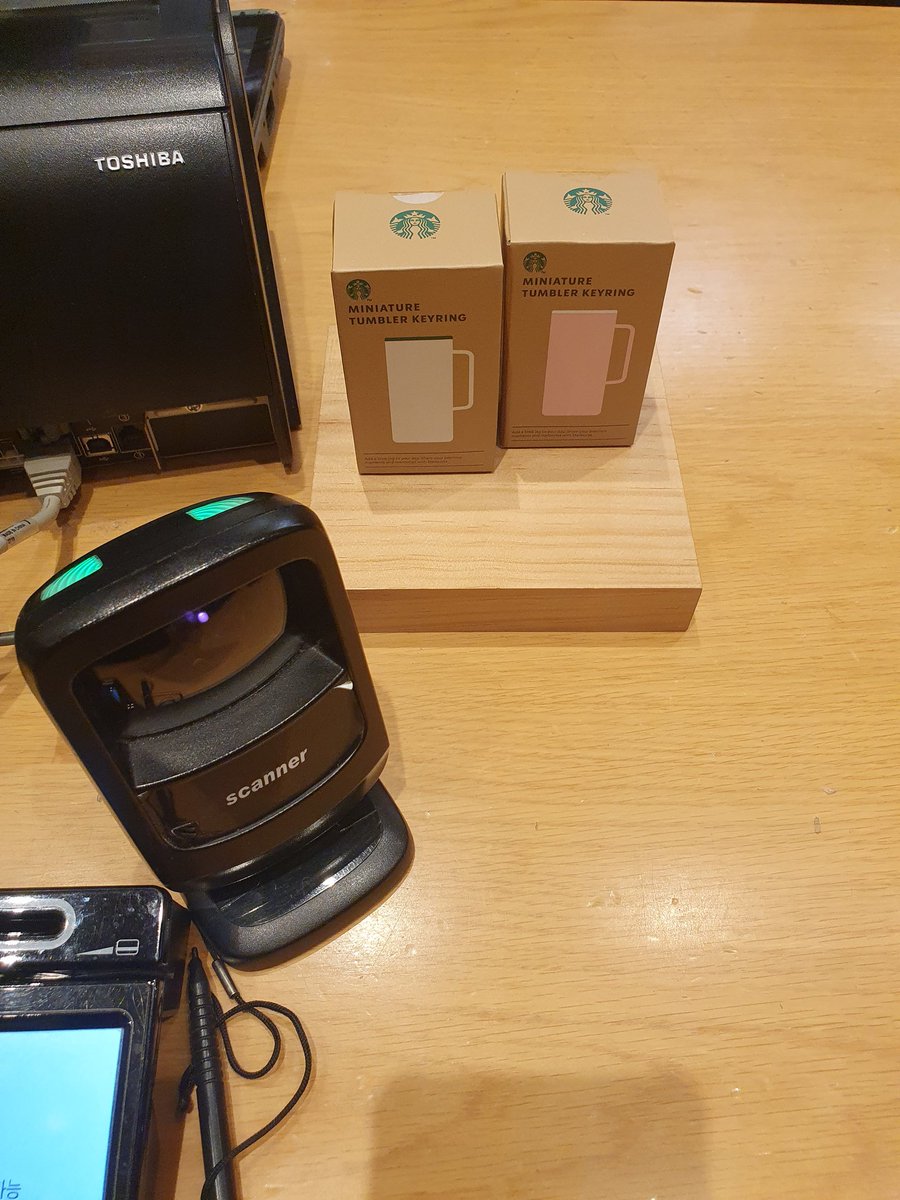 키링샀는디
아이보리하나더사고싶다구ㅜㅜ