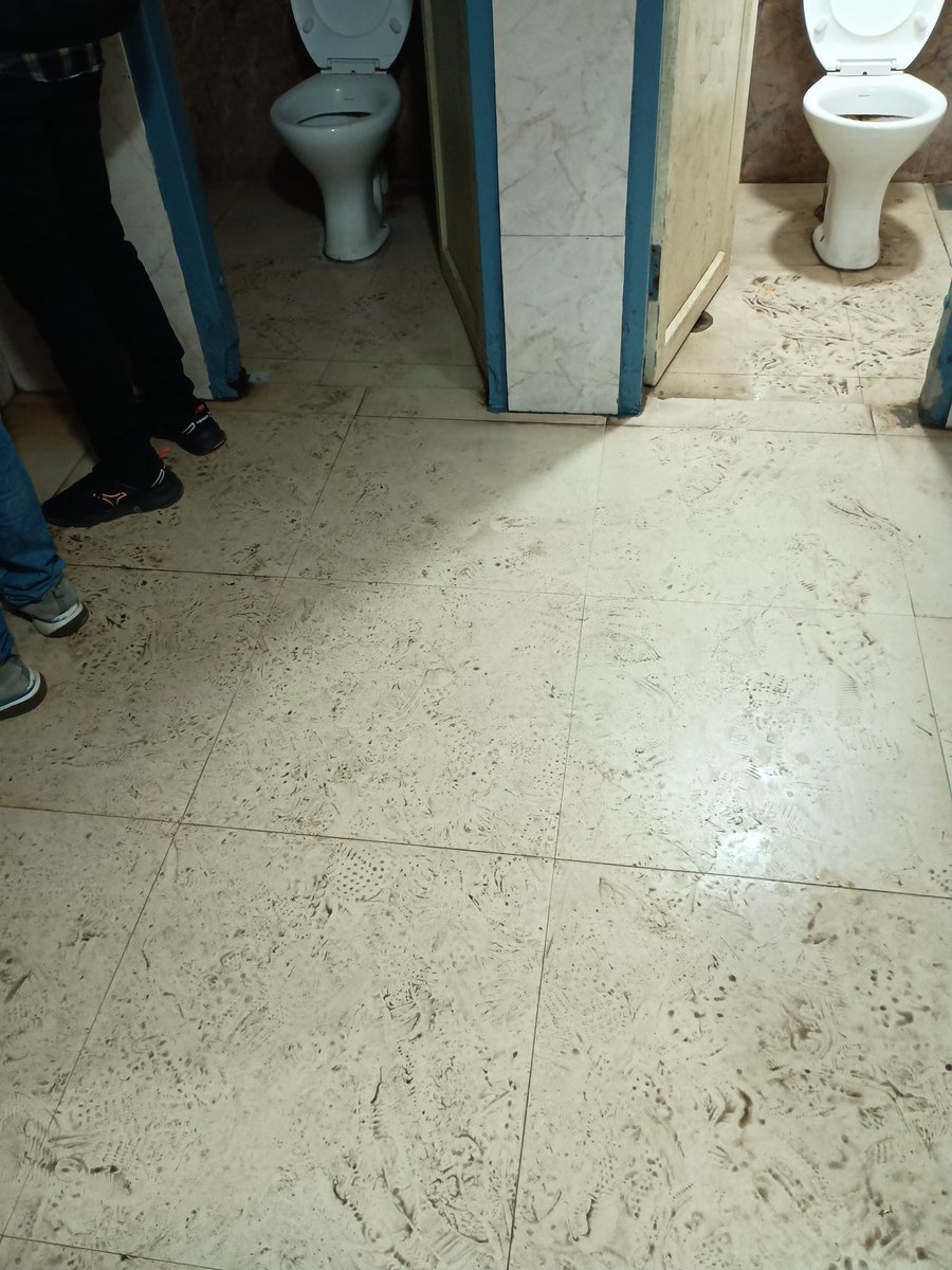 SomenatGhosh89's tweet photo. @RailwaySeva @metrorailwaykol Floors are unclear, bas smells, unhygienic toilet at Saltlake Sector-V Metro Station (Kolkata Metro) https://t.co/T0EfVzIa6M