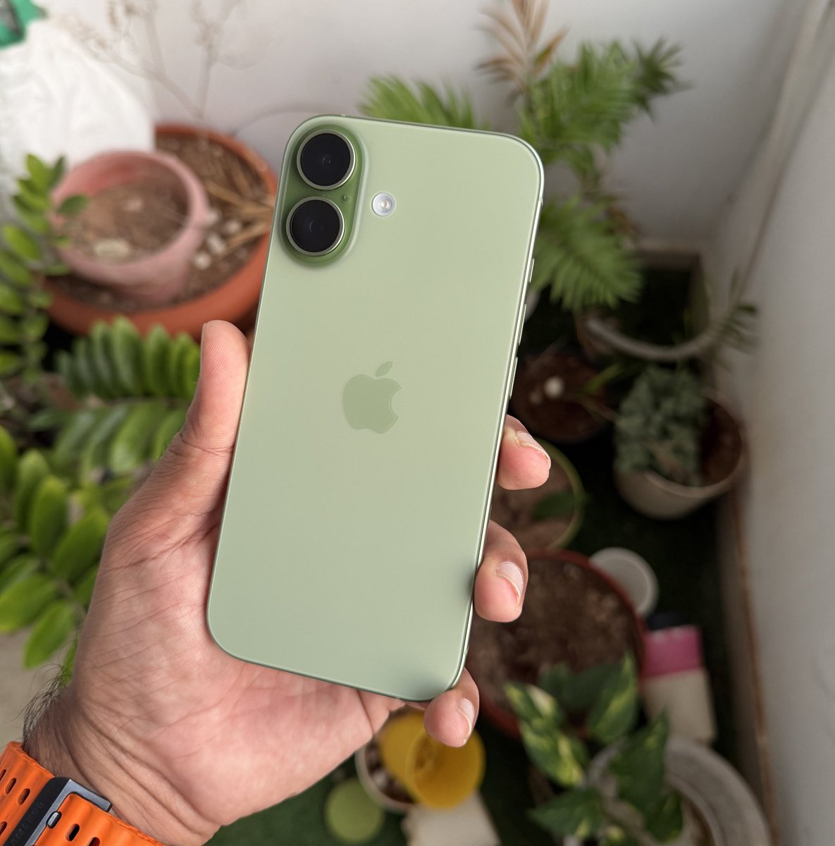 MrPerfectTech's tweet image. All these smartphone price hikes will lead to more sales for this bad boy. Do you agree?
#iPhone17